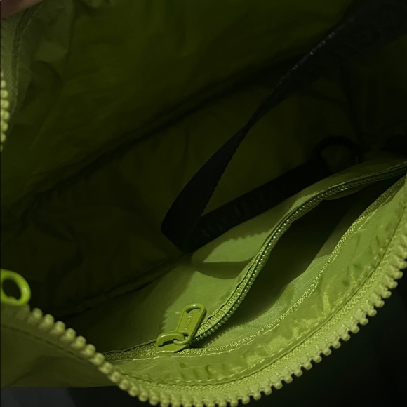 Baggu Mini Nylon Shoulder Bag - Green Juice - Picture 5 of 6